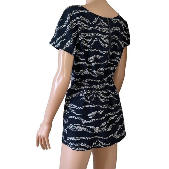 Guess dress gathered waist black gray back zip up elastic waist mini zebra print - Picture 3 of 10